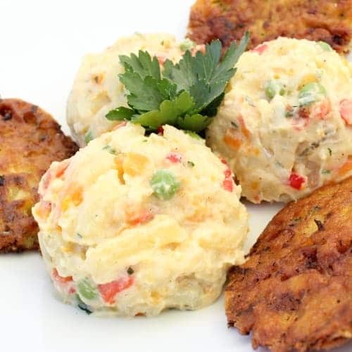 Recept na bramborový salát, který se hodí jako vánoční bramborový salát. Je bez klasické majonézy. Je bez vajec a je vhodný pro vegany.