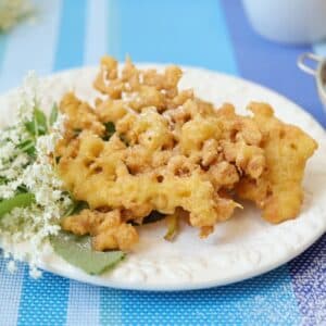 Voňavý smažený bezový květ na sladko i slano. Objevte rychlý bezlepkový a vegan recept s Hraškou, který si zamilujete. Klikněte pro návod!