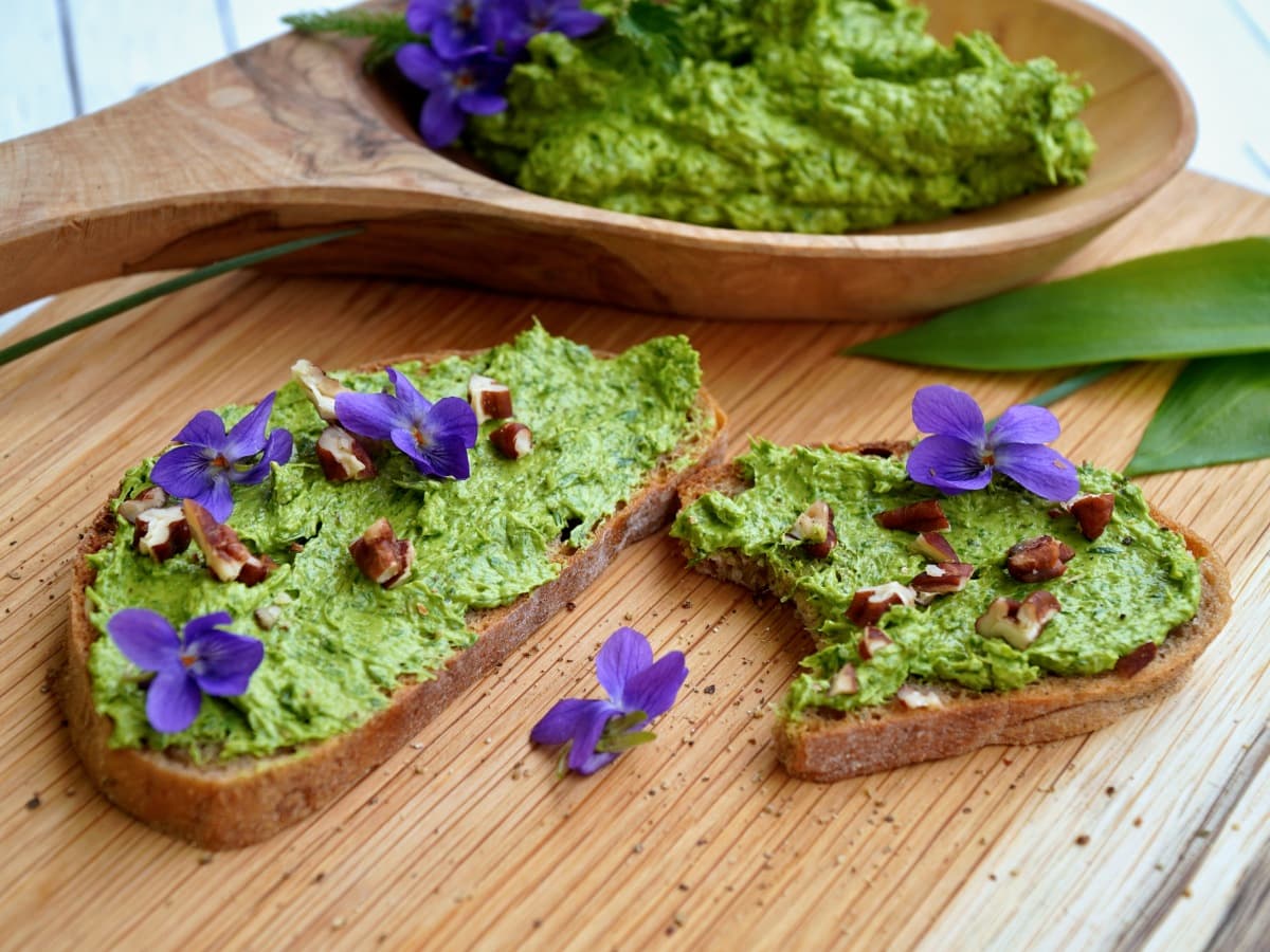 Recept na bylinkové máslo, které vám bude chutnat a podpoří vaše strávení díky Mahá koření.